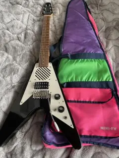 フライングVスタイル エレキギター EMG搭載　アヴァンチュールギターズ フライングVスタイル エレキギター EMG搭載 アヴァンチュール