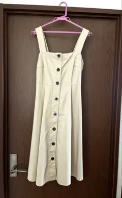 ボタン付きジャンパースカート