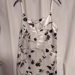 ホワイト 花柄刺繍 キャミ