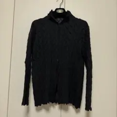 イッセイミヤケ　黒　プリーツ　シャツのサムネイル