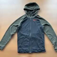 NIKEナイキ ジップアップパーカー 黒/カーキ Ｓのサムネイル