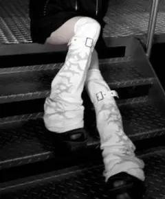 DimMoire × AVENCHUMU ニーハイレッグウォーマー 白黒 DimMoire × AVENCHUMU ニーハイレッグウォーマー 白黒 - メルカリ