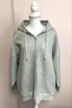 [ロデオクラウンズ] エンボスBIG ZIPパーカー