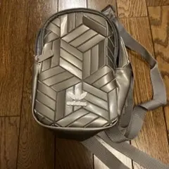 アディダス　ミニ　3D バックパック　リュック　シルバー