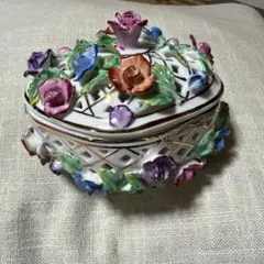 花装飾陶器ボックス 蓋付き