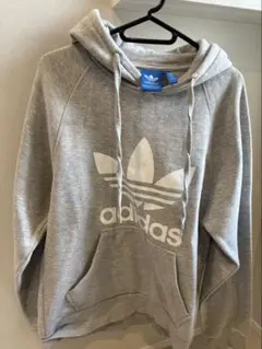 adidas グレー フード付きパーカー M
