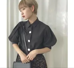 kutir デカボタンハンソデBL 半袖ブラウス 黒