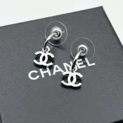 CHANEL シャネル ココマーク フープ ピアス シルバー 箱付きのサムネイル
