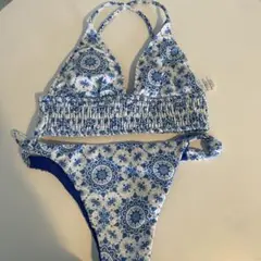 青と白の花柄セパレート水着
