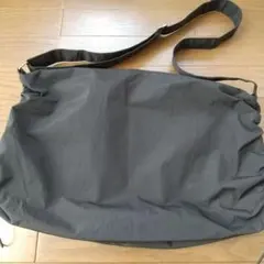 Honeysナイロンショルダーバッグ