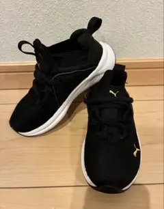 クリーニング済み　PUMA 18cm ブラック/ゴールド スニーカー