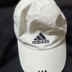 adidas ホワイトキャップ ロゴ刺繍