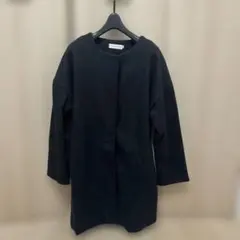 ノーカラー黒ロングコート