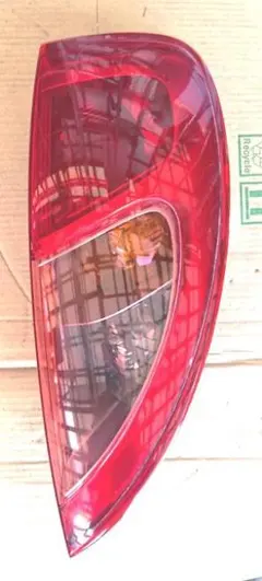 中古パーツ　スバル　R2 右テールライト!!のサムネイル