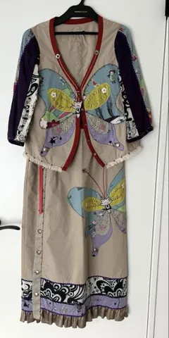 アルベロベロ　ブタさんアップルモチーフベストワンピース　【最終お値下げ】 アルベロベロ ブタさんアップルモチーフベストワンピース 【最終お