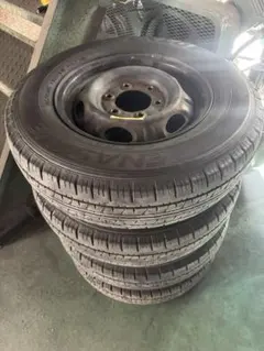nv350 ホイールタイヤセット　195 80R15 107 105L LTのサムネイル