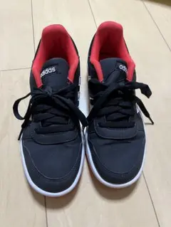 adidas スニーカー　23.5cm