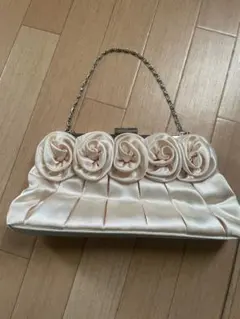 アイボリー フラワーモチーフ クラッチバッグ