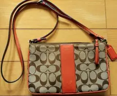 Coach コーチ　シグネチャー　ショルダーバッグ オレンジ斜めがけポシェット