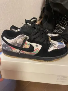 Supreme x Nike SB Dunk Low 