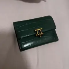 CHARLES & KEITH 三つ折り財布 ダークグリーンのサムネイル