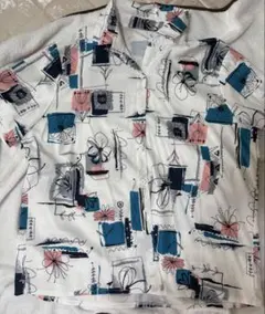 白 柄シャツ