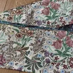 ゴブラン生地　はぎれ　花