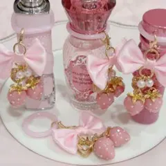 ミニ双子いちごちゃんのリボンめじるしチャーム 1点