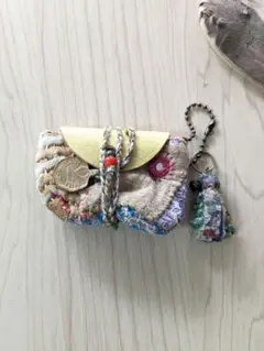 ヴィンテージラリーキルトのくるくるミニポーチのチャーム①