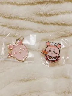 ちいかわ　古本屋さん　メタルチャーム　アクリルスタンド