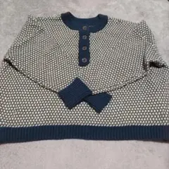 ボタン付きヘンリーネック長袖ニット