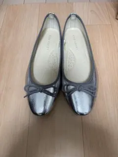シルバー リボン付きバレエシューズ