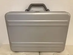 【美品】ゼロハリバートン　アタッシュケース　ビジネスバッグ　シルバーのサムネイル