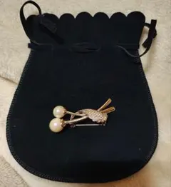 パールとクリスタルのブローチ