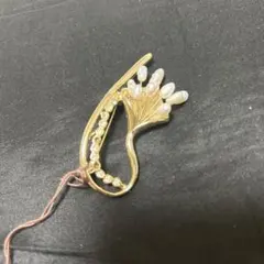 花形ブローチ パール風装飾付き
