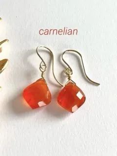 14kgfピアス　カーネリアン変形リーフペアシェイプ　天然石