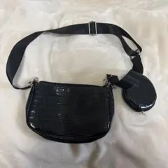 ブラックショルダーバッグ　シーイン