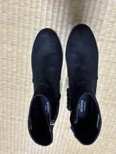 Crocs ブラック スエード ブーティ-未使用に近い