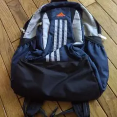 adidas ネイビー ストライプ リュック