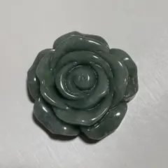 翡翠 バラ型 ペンダントトップ