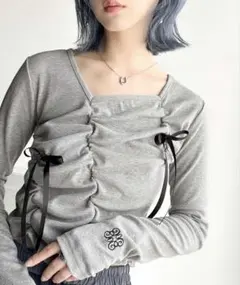 【mily bilet】サテンリボン付き袖口刺繍ギャザーリブカットソー