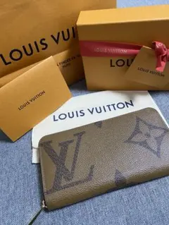 LOUIS VUITTON ジャイアントモノグラムリバースジッピーウォレット