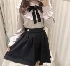 evelyn 襟付きフリルブラウス