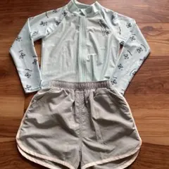 ラッシュガードと水着ショーツセット