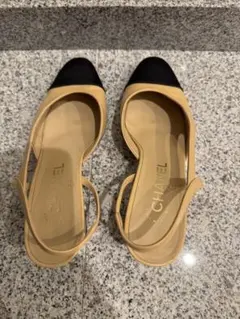 CHANEL スリングバックパンプス ベージュ・黒　36のサムネイル