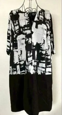 【新品未使用】DKNY 白黒抽象柄 ワンピースのサムネイル