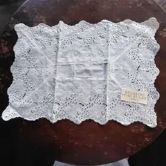 刺繍入りテーブルセンター 約50cm x 34cm