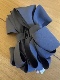 グレー リボンデザイン バナナクリップ