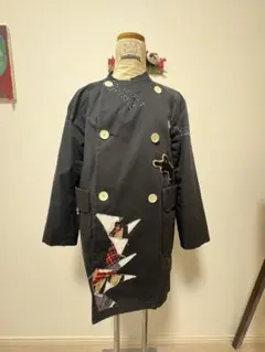 黒いハーフコート