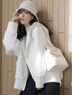 スナイデル　ボリュームパーカー　2025年型　ホワイト